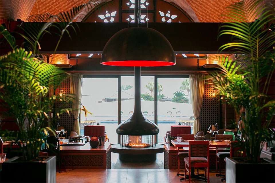 The Lounge on the water -メイン ダイニング -THE LUIGANS Spa & Resort-