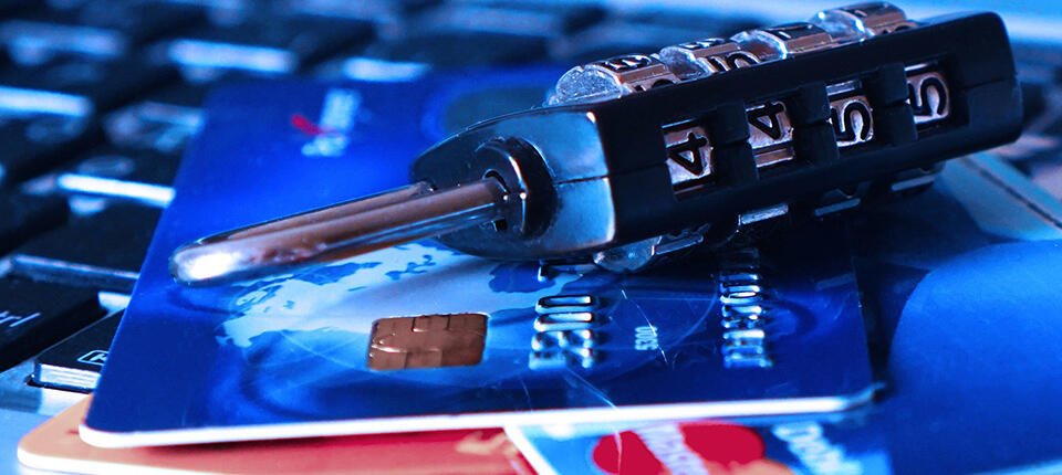 クレジットカードが不正利用されたら?原因や対策もあわせて解説
