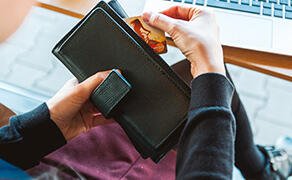 クレジットカードを使用するメリットは？