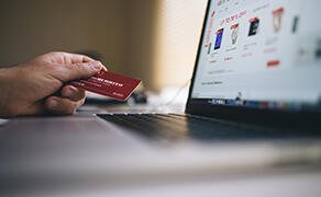 クレジットカードで決済した商品の返金処理について解説！返品した場合の流れや返金されるタイミングは？