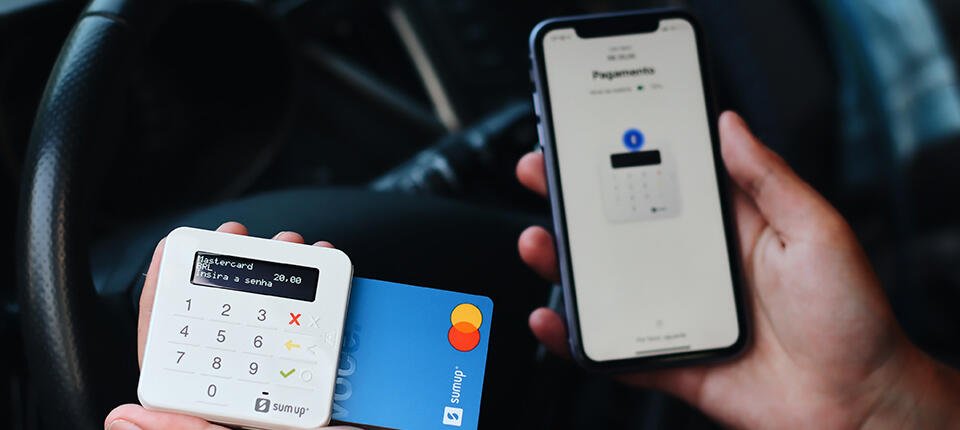 クレジットカードはタクシーでも使える?使うときのポイントなども解説
